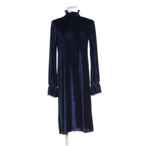 SoSue Kleider (navy, Gr. S) Samt / Polyester - gebraucht, mit Rüschen am Kragen & Rüschen an den Ärmelenden