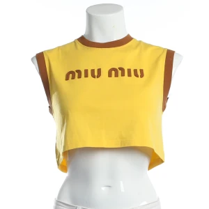 Miu Miu Top (gelb, Gr. S) Baumwolle - gebraucht, Crop Top mit Logo-Schriftzug auf der Brust & Kontrastfarbene Bündchen
