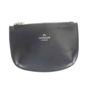 Copenhagen Pochette (schwarz) Leder - gebraucht, Geldbörse mit Logo-Print & silberfarbene Hardware