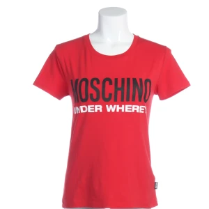 Moschino Shirt (rot, Gr. S) Baumwolle - gebraucht, mit Logo-Print auf der Vorderseite & kleines Logo-Etikett an der Seitennaht