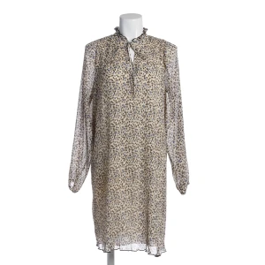Riani Kleider (creme, Gr. 36) Polyester - gebraucht, mit Plissierte Struktur & Rüschenkragen
