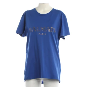 Balmain T-Shirts (blau, Gr. M) Baumwolle - gebraucht, T-Shirt mit Logo-Print auf der Vorderseite & Marken-Label am Innenkragen