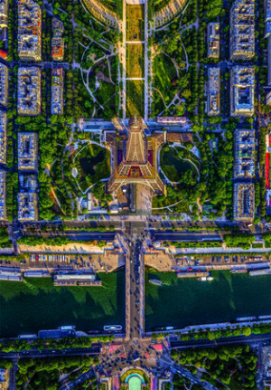 Flug über Paris