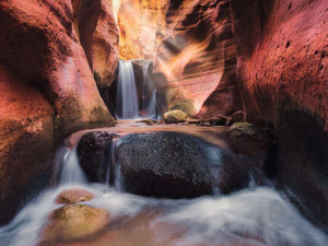 Ravensburger-Puzzle 1500 Teile: Der Wasserfall im Red Canyon