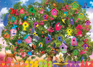 Bunte Vogelhäuser auf dem Baum