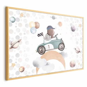 Plakat Miś w wyścigówce 60x40 cm z ramą złotą bez marginesu ARTGEIST B
