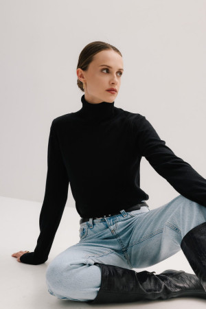 Czarny golf damski z 100% wełny merino – Daisy