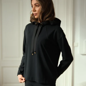 Czarna wygodna bluza regular z kapturem - Bluza Comfty Black - sklep More'moi - Rozmiar: M