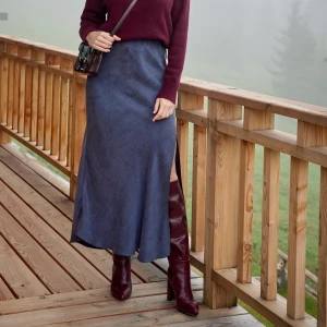 Szara spódnica maxi ze skosu - Spódnica Essence Blue Ashes - sklep More'moi - Rozmiar: XL szyte w Polsce