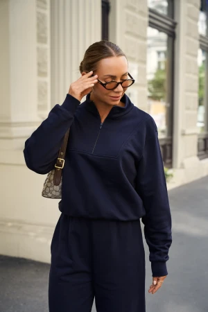 Granatowa bluza bawełniana ze stójką - Bluza Daphne Dark Navy - sklep More'moi - Rozmiar: L na lato