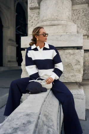 HIT. Ecru bawełniana bluza w duże granatowe pasy - Bluza Harper Cream Dark Navy - sklep More'moi - Rozmiar: XS/S