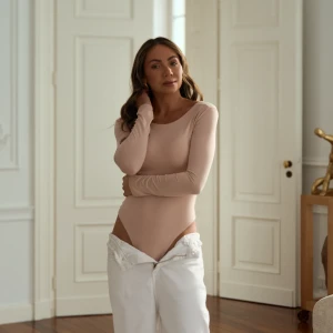 Beżowe body z modalu z dekoltem w łódkę - Body Essential Nude - sklep More'moi - Rozmiar: XL szyte w Polsce
