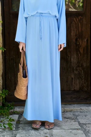 Niebieska spódnica maxi z rozporkami z wiskozy - Spódnica Celin Sky Blue - sklep More'moi - Rozmiar: M