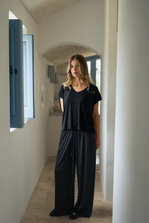 Czarny zestaw z modalu na lato: t-shirt i spodnie - Zestaw Lucy Zephyr Black - sklep More'moi
