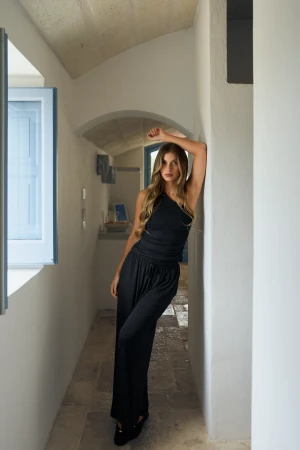 Czarny zestaw z modalu na lato: top i spodnie - Zestaw Lea Zephyr Black - sklep More'moi