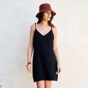 Czarna sukienka mini z lnem na ramiączkach - Sukienka Amber Black - sklep More'moi - Rozmiar: M