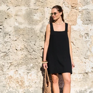 Czarna sukienka mini z lnem - Sukienka Greta Black - sklep More'moi - Rozmiar: M