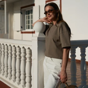 Beżowy T-shirt oversize - T-shirt Catlin Cocoa Creme - sklep More'moi - Rozmiar: S/M