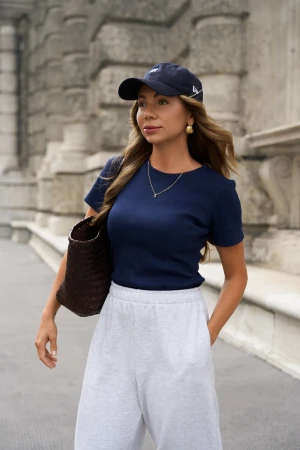Granatowy T-shirt regular z okrągłym dekoltem - T-shirt Kaan Navy - sklep More'moi - Rozmiar: M