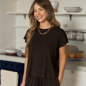 Brązowy t-shirt oversize z okrągłym dekoltem - T-shirt Kelly Brown - sklep More'moi - Rozmiar: S/M