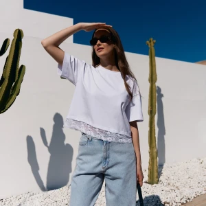 Ostatnie sztuki | Biały bawełniany T-shirt z koronką - T-shirt Stella White - sklep More'moi - Rozmiar: XS/S