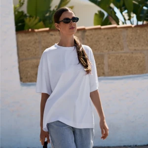 Biały długi T-shirt oversize - T-shirt Terry White - sklep More'moi - Rozmiar: S/M