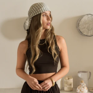 Brązowy krótki dopasowany top z modalu - Top Zoe Brown - sklep More'moi - Rozmiar: XL szyte w Polsce