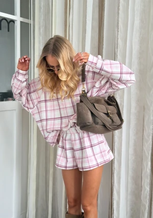 Levi - Szorty dresowe w kratę Pink