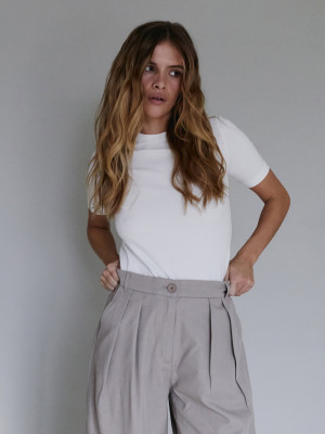 bluzka z dopasowanym rękawem BASIC off-white - XS