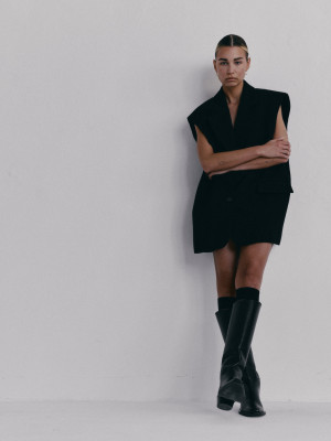 kamizelka z poszerzoną linią ramion MAIN black - XS