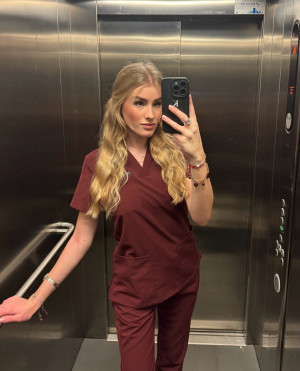 Bluza Medyczna Damska – Scrubs Comfy Wine - S