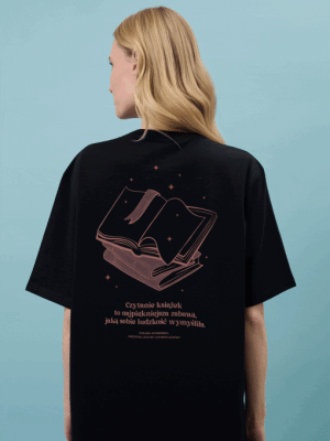 CZYTANIE KSIĄŻEK / Wisława Szymborska / koszulka oversize unisex / czarna