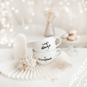 Zestaw 2 białych filiżanek porcelanowych 250 ml ze spodkami - motyw złotego serca dla nowożeńców na ślub