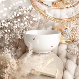 Biała miska porcelanowa 500 ml - motyw złotych serduszek dla bliskiej osoby na walentynki