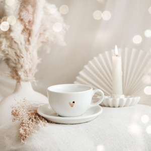 Prezent dla Mamy - Biała Filiżanka Porcelanowa ze Spodkiem 250 ml - Motyw Złotego Serca na Walentynki dla Ukochanej Osoby