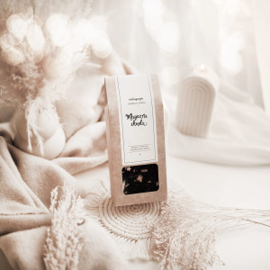 Czarna herbata liściasta 50 g - motyw magicznej chwili dla miłośników relaksu na urodziny