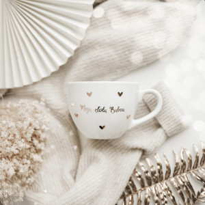 Biały kubek porcelanowy 500 ml - motyw złotych serduszek z napisem moja złota babcia dla babci na Dzień Babci