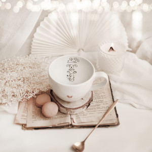 Biały kubek porcelanowy 500 ml - motyw trzech małych króliczków dla dziecka na Wielkanoc