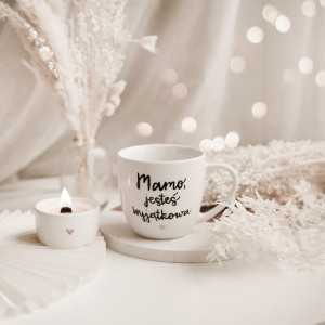 Biały kubek porcelanowy 300 ml - motyw złotego serca z napisem Mamo jesteś wyjątkowa dla mamy na Dzień Matki