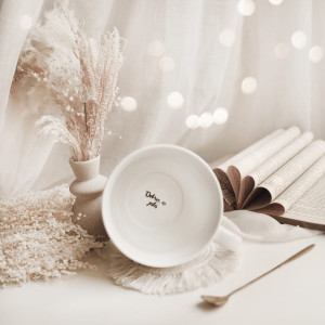 Biały kubek porcelanowy 1 litra - motyw złotego serca i napis dobrze, że jesteś na dnie na walentynki dla ukochanej osoby