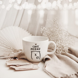 Biały kubek porcelanowy 1 litra - napis cześć miśku ze złotym sercem dla ukochanej osoby na walentynki