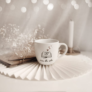 Biały kubek porcelanowy 300 ml - motyw złotych serc z napisem czas dla siebie dla niej na urodziny