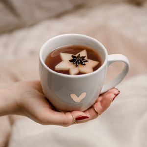 Biały Kubek Porcelanowy 300 ml - Motyw Złotego Serduszka dla Ukochanej Osoby na Walentynki