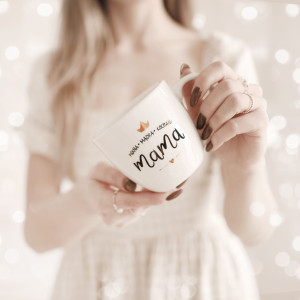 Biały kubek porcelanowy 300 ml - motyw złotej korony z napisem piękna, mądra, kochana mama dla mamy na Dzień Matki