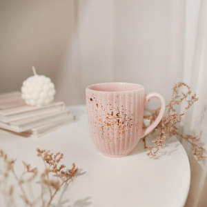 Ryflowany różowy kubek 300 ml - Nakrapiany złotem