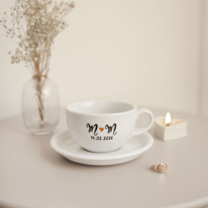 Biała Filiżanka Porcelanowa ze Spodkiem 250 ml - Personalizacja Inicjałów i Daty ze Złotym Sercem dla Pary na Każdą Okazję