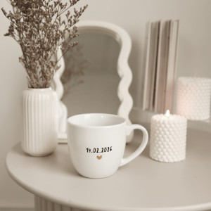 Biały Kubek Porcelanowy z Personalizacją 300 ml - Ważna Data ze Złotym Sercem dla Bliskiej Osoby na Każdą Okazję