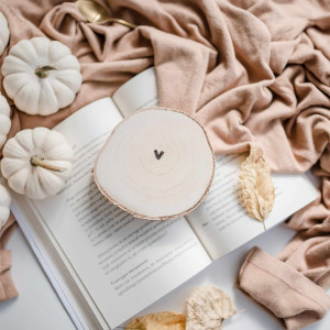 Drewniana podkładka pod kubek - motyw serduszka dla bliskiej osoby na każdą okazję