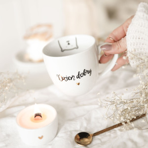 Biały kubek porcelanowy 300 ml - napis dzień dobry misiu i złote serce na rocznicę dla ukochanej osoby