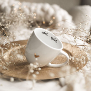 Biały Kubek Porcelanowy 300 ml - Napis Wdech Wydech i Złote Serce dla Miłośników Jogi na Urodziny